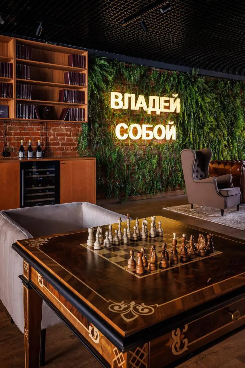 Фото пространства, в котором мы соберемся 22.03, чтобы понетворкаться и отточить навык говорения о себе.
Два места уже забрали, ссылка на оплату: https://s.bothelp.io/r/mqn38k | Сетка — социальная сеть от hh.ru