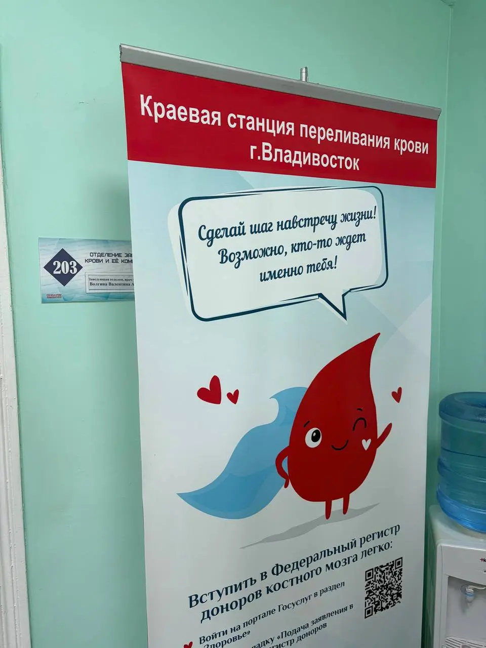 «Донорство — это „тихий подвиг“ во имя других… Ваша кровь — это искра, которая заставляет сердца спасённых биться с новой силой».
🫶🏻💉🚑🩸 | Сетка — социальная сеть от hh.ru