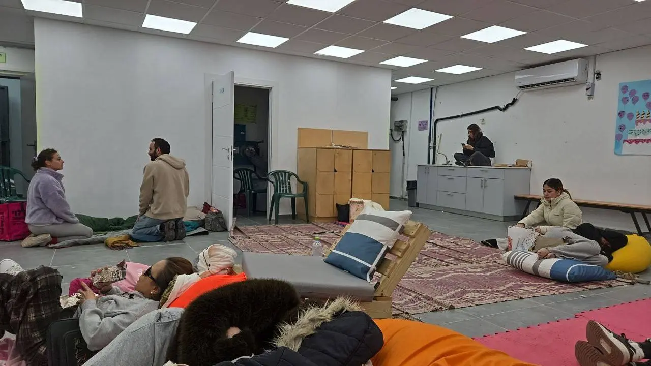 #сделалаипродолбала
Этот пост я пишу, сидя на солнышке около бомбоубежища в Тель-Авиве, в котором провела уже вторую ночь | Сетка — социальная сеть от hh.ru