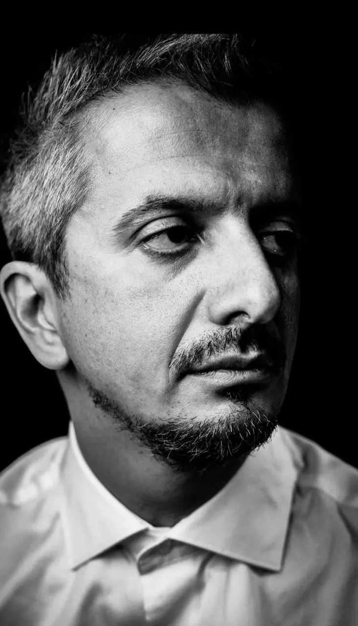 Портрет мыслителя 🎭
🔍 Профайлинг-разбор: Константин Богомолов, «человек, который всегда "не здесь"
Базовый психотип: ШИЗОИДНО-МЕЛАНХОЛИЧЕСКИЙ С ЭЛЕМЕНТАМИ ИСТЕРОИДНОСТИ | Сетка — социальная сеть от hh.ru