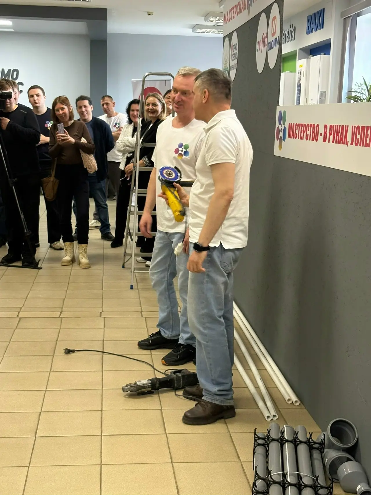 Второй этап Мастерской Профессий - мастер классы с профессиональными монтажниками.
https://vk.com/video-97841647456240755
https://vk.com/video-97841647456240756
https://vk | Сетка — социальная сеть от hh.ru