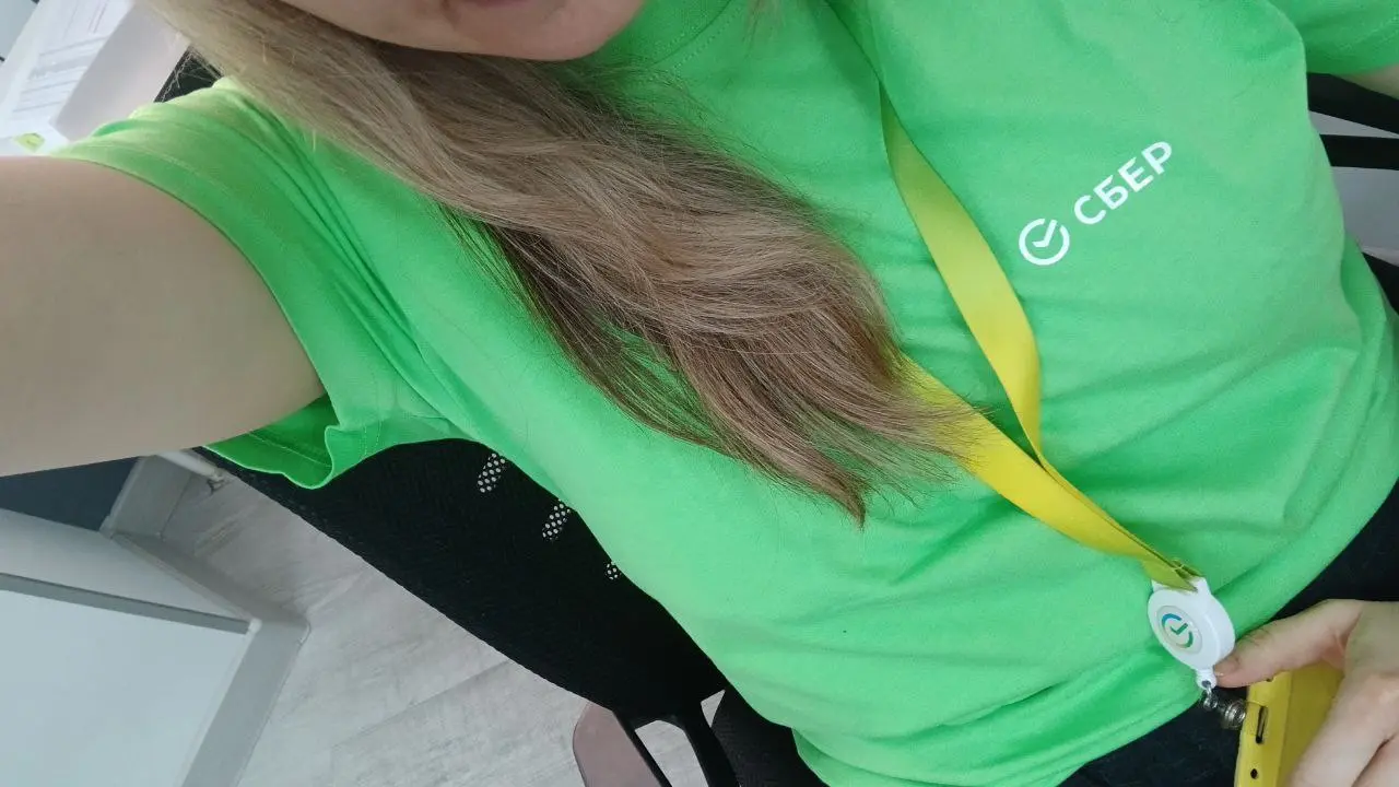 Привет, мои пингвинятки 🐧
Сегодня я не буду вам рассказывать ничего полезного. Просто пришла напомнить, если вдруг кто-то забыл, что осенью я сменила работу | Сетка — социальная сеть от hh.ru