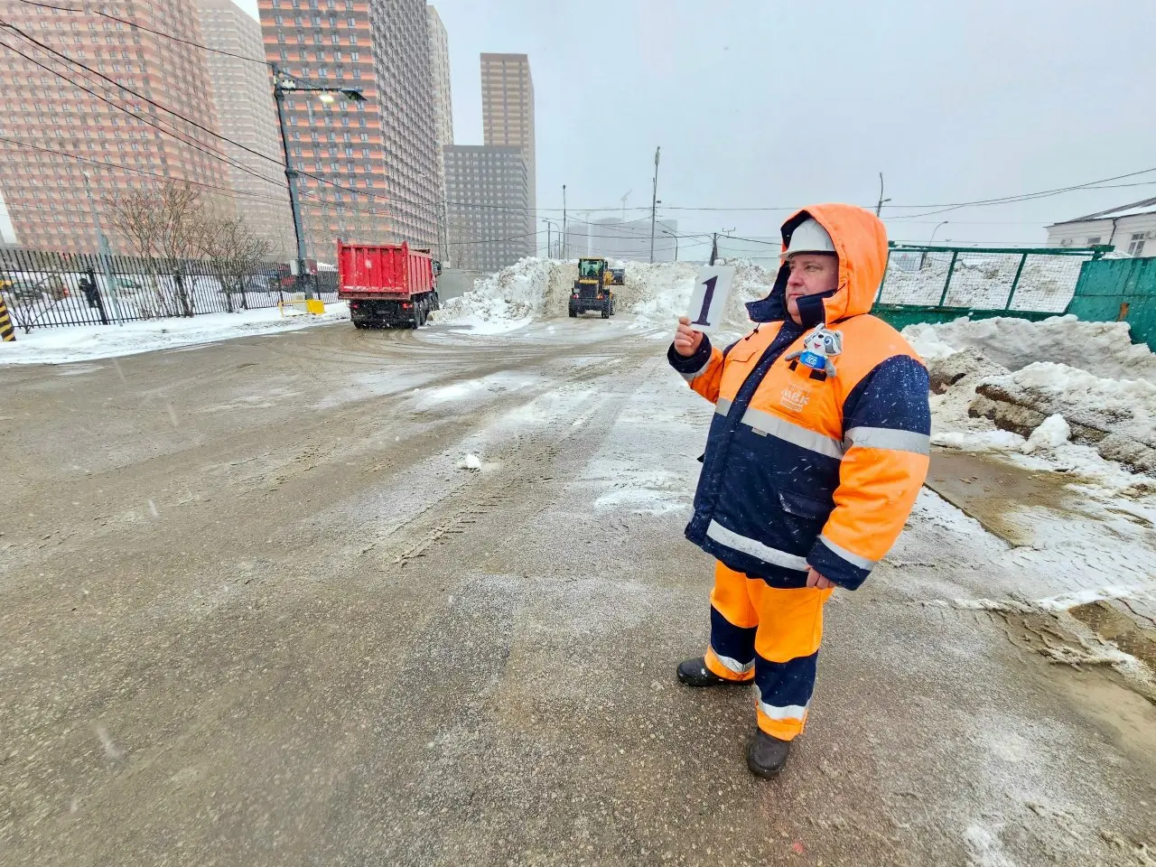 А ❄️🌨️снег все идет, а мы все 💦сплавляем его на очистные сооружения для утилизации, чтобы в Москве было чисто | Сетка — социальная сеть от hh.ru