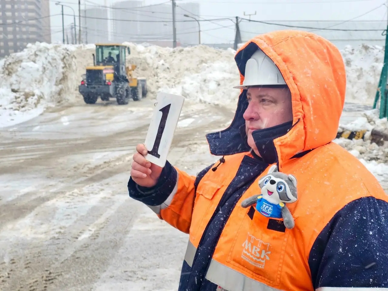 А ❄️🌨️снег все идет, а мы все 💦сплавляем его на очистные сооружения для утилизации, чтобы в Москве было чисто | Сетка — социальная сеть от hh.ru