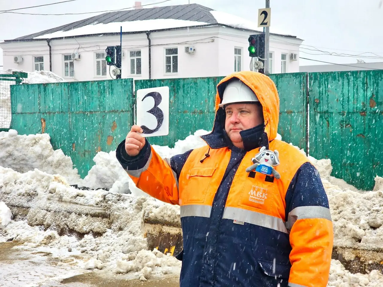 А ❄️🌨️снег все идет, а мы все 💦сплавляем его на очистные сооружения для утилизации, чтобы в Москве было чисто | Сетка — социальная сеть от hh.ru