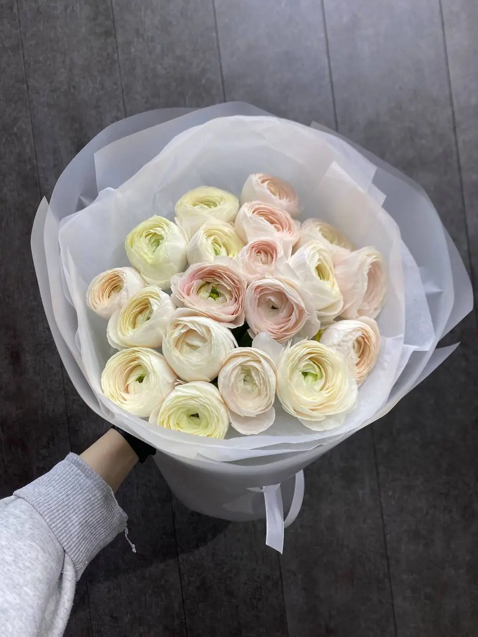 🌸 Дорогие мужчины! До 8 Марта осталось совсем чуть-чуть!
Самое время позаботиться о своих любимых — девушках, жёнах, мамах, бабушках и всех важных женщинах в вашей жизни 💕
🌷 Представьте их улыбку, ког... | Сетка — социальная сеть от hh.ru