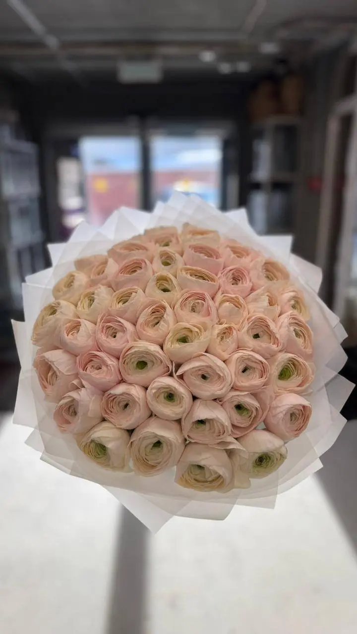 🌸 Дорогие мужчины! До 8 Марта осталось совсем чуть-чуть!
Самое время позаботиться о своих любимых — девушках, жёнах, мамах, бабушках и всех важных женщинах в вашей жизни 💕
🌷 Представьте их улыбку, ког... | Сетка — социальная сеть от hh.ru
