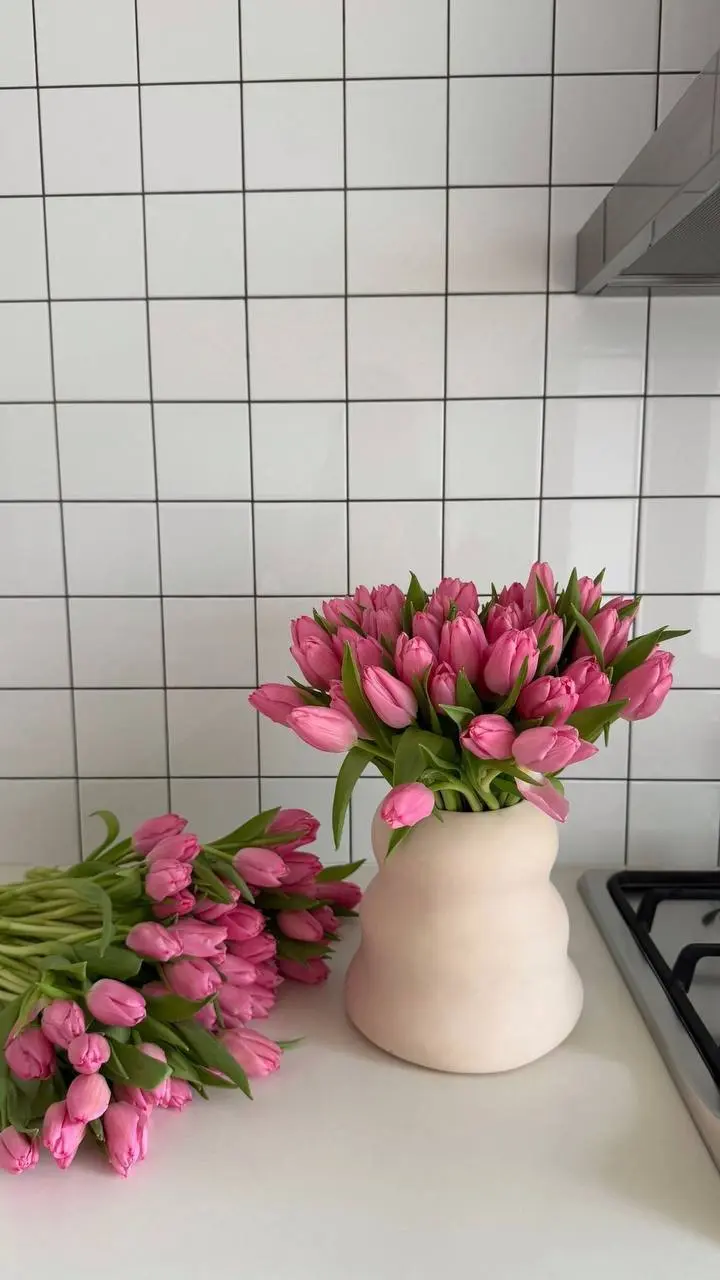 🌷Женщинам будут дарить цветы в Москве 8 марта
📍На Тверской площади и старом Арбате будут дарить цветы с 10:00 до 13:00
📍А еще, на 36 площадках, включая станции метро «Электрозаводская», «Семеновская»,... | Сетка — социальная сеть от hh.ru
