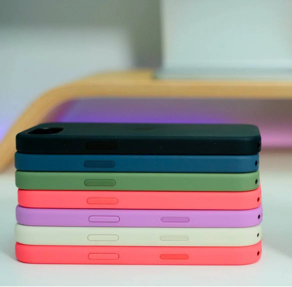 Чехлы для iPhone 17e: неожиданная совместимость с iPhone 16e
Блогер zollotech провёл подробный обзор чехлов для iPhone 17e от Apple — и обнаружил интересную особенность | Сетка — социальная сеть от hh.ru