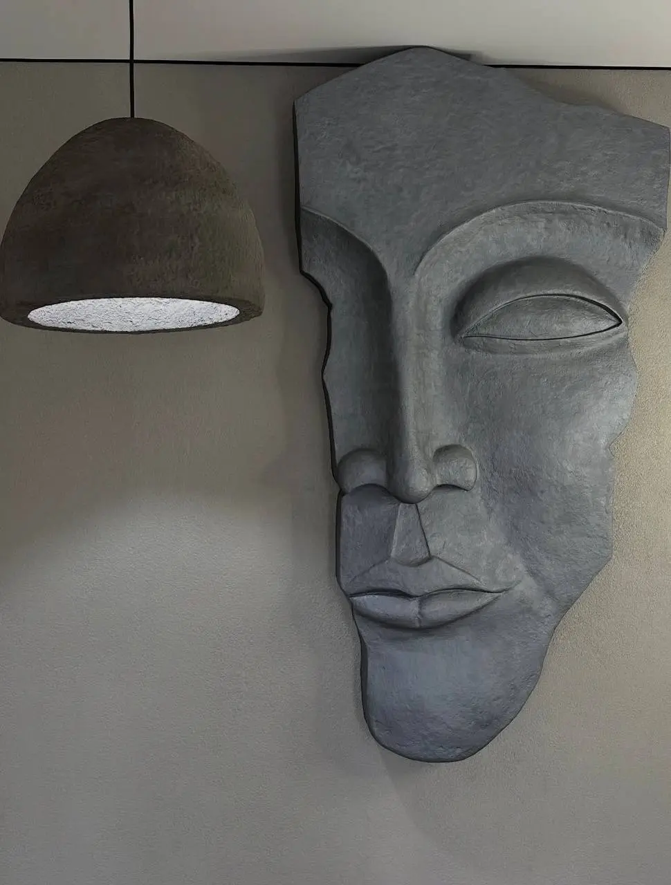 ☕️ Этот интерьер кофейни пример того, как декоративные материалы формируют настроение пространства
Здесь декор не «фон», а главный инструмент атмосферы ✨
Комбинация разных фактур делает интерьер живым... | Сетка — социальная сеть от hh.ru