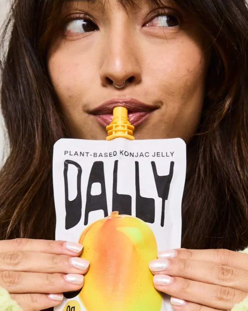 Сохраните себе этот бренд как сильный пример работы с продуктом и упаковкой
DALLY — это популярное в Азии конжаковое желе, которое команда адаптировала под предпочтения западных потребителей и позицио... | Сетка — социальная сеть от hh.ru