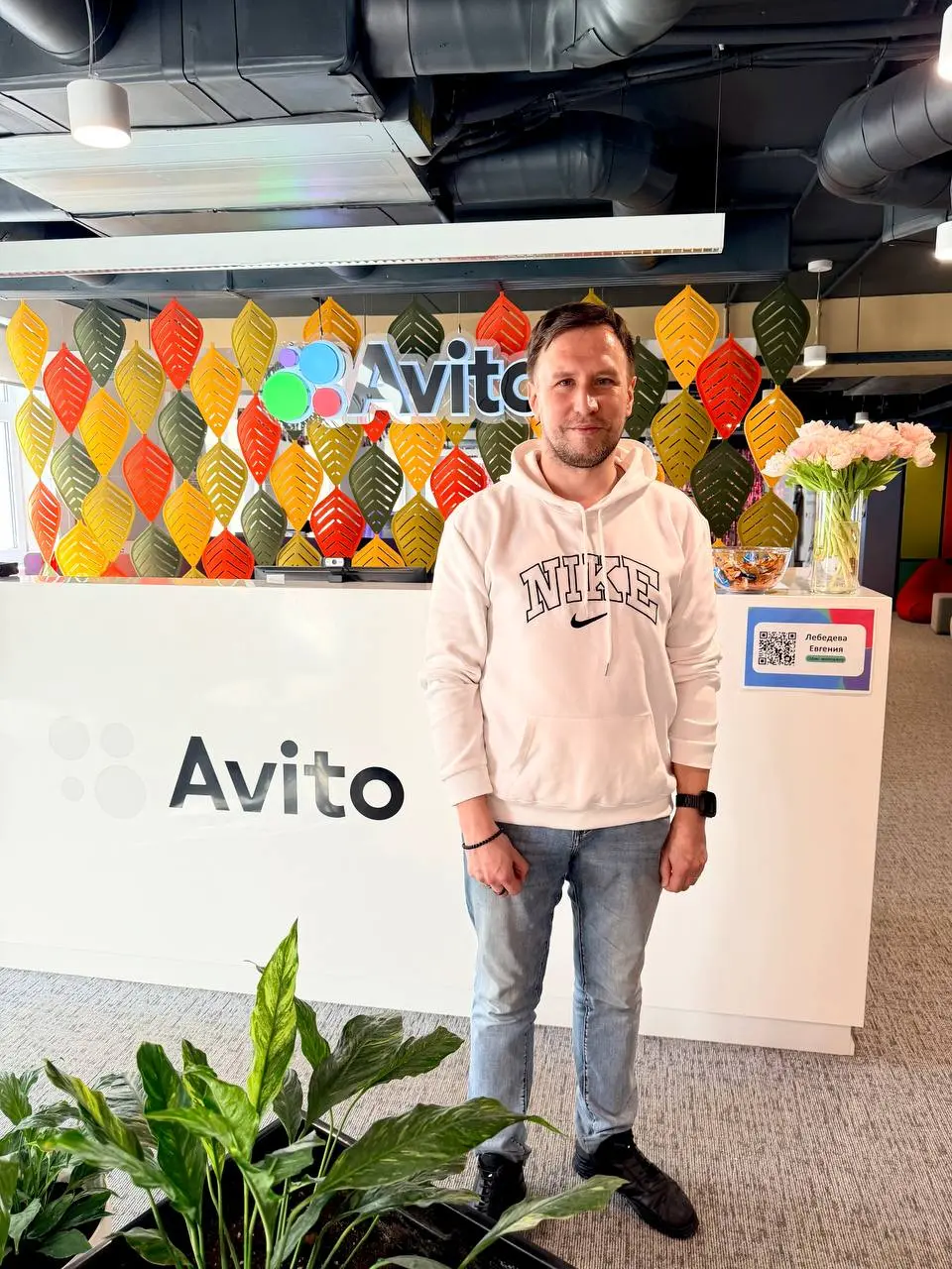 Сегодня был в офисе Авито. Уже как официальный партнёр.
Недавно я стал полноценным партнёром Авито.
И сегодня пригласили в офис — обсудить инструменты, привилегии и новые возможности по новостройкам | Сетка — социальная сеть от hh.ru