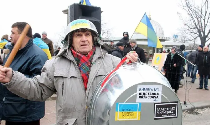 Госдолг Украины вырос до 213 миллиардов $
🇷🇺Россия: родился и сразу получаешь $9500 маткапитала
🇺🇦Украина: родился и уже задолжал $7100
Ну зато на майдане весело скакали🤣
🐽ТРИ ПОРОСЁНКА - ПОДПИСАТЬСЯ
... | Сетка — социальная сеть от hh.ru