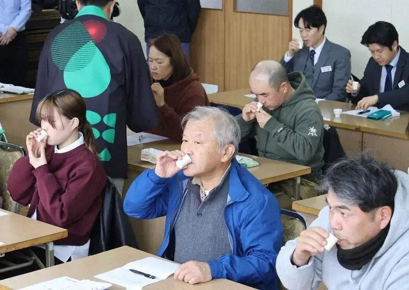 Коллеги из Global Japanese Tea Association опубликовали традиционный обзор японских чайных новостей. Среди которых оказалась и новость о 69-м конкурсе тякабуки, прошедшим не так давно в Киото | Сетка — социальная сеть от hh.ru