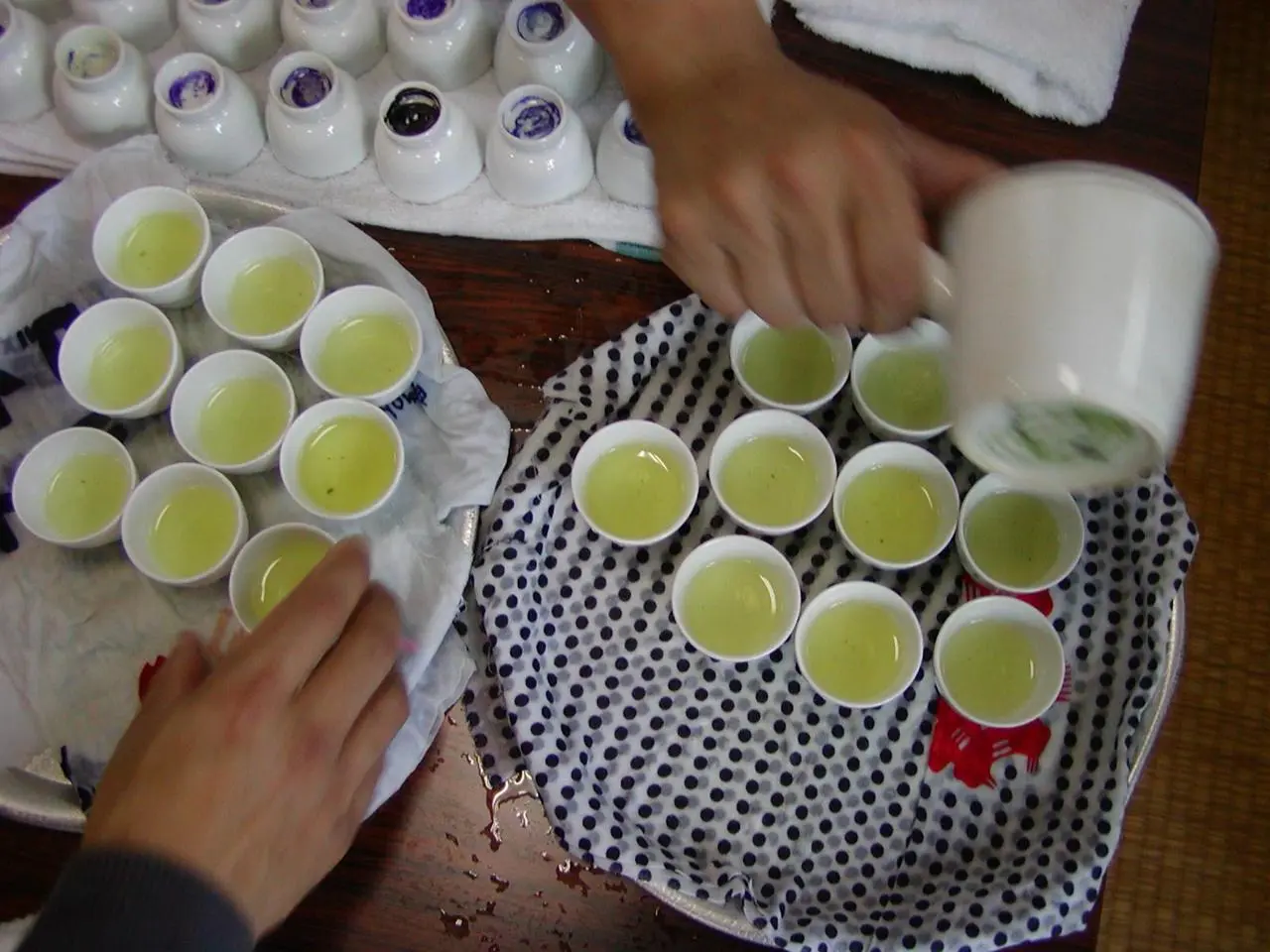 Коллеги из Global Japanese Tea Association опубликовали традиционный обзор японских чайных новостей. Среди которых оказалась и новость о 69-м конкурсе тякабуки, прошедшим не так давно в Киото | Сетка — социальная сеть от hh.ru