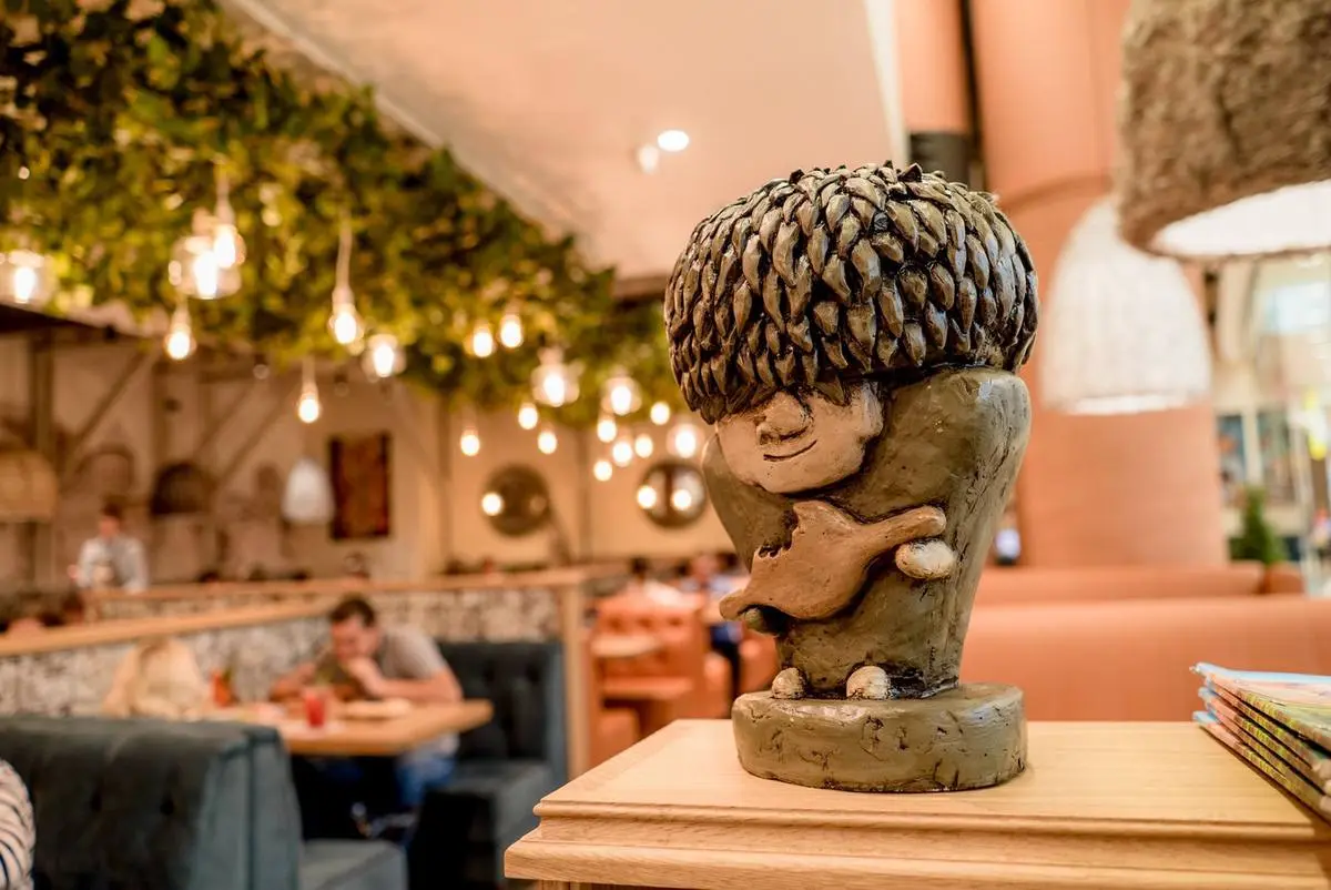 Когда карьеру подают с «уставшим огурцом» или тарелка-разочарование 😢
Мы с другом зашли в крутой грузинский ресторан - бренд, высокая оценка, ожидание праздника | Сетка — социальная сеть от hh.ru