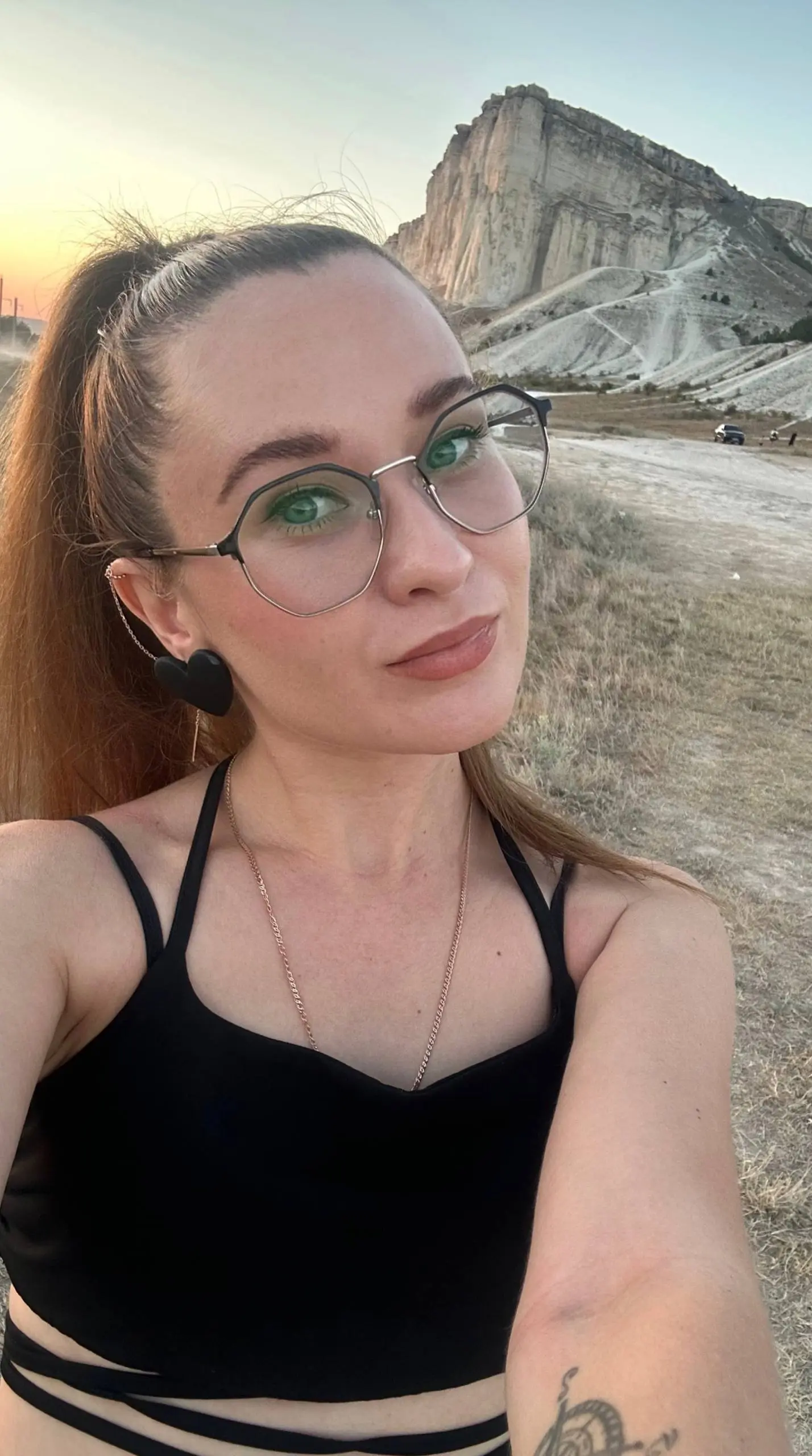 Со вчерашнего дня ко мне пришло более 40 новых человек 🥹 для меня это очень много!
Привет всем новеньким! 🫶
Самое время познакомиться!
Я - Аня 🤍 Живу в Крыму)
Сколько себя помню - моя жизнь крутится в... | Сетка — социальная сеть от hh.ru