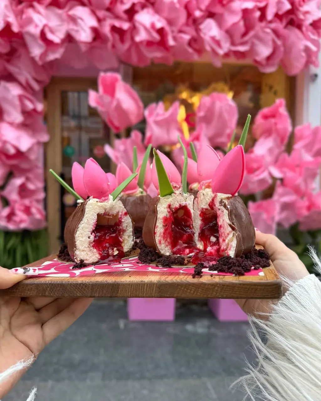 😍OMG Coffee показали новые десерты к 8 марта — съедобные луковицы тюльпана
Их можно будет попробовать с 6 марта
😁 — необычное решение
📲Подпишитесь на Вдвижении
#рестораны
В этом посте были ссылки, но ... | Сетка — социальная сеть от hh.ru