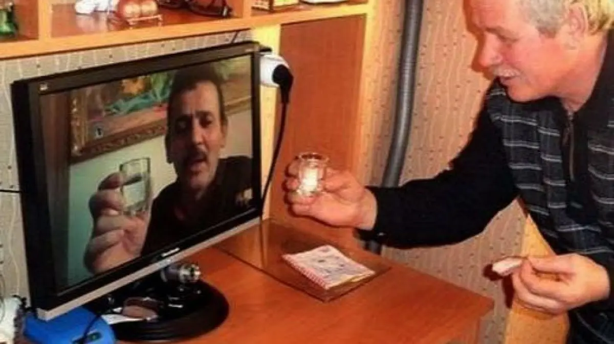 Привет, друзья! 👋
Я всё ещё за гибрид. Чем больше работаю с командами, тем яснее вижу: в IT нет одного «правильного» формата. Иногда тебе нужен чистый фокус и тишина — и дома это реально проще | Сетка — социальная сеть от hh.ru