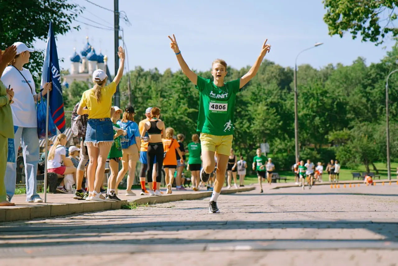 🧩ВАЖНОЕ ОБНОВЛЕНИЕ ПО ДЕТСКИМ ДИСТАНЦИЯМ!
В этом году мы внесли изменения в формат детских забегов. Теперь для всех участников от 3 до 15 лет будет единая дистанция — 700 метров | Сетка — социальная сеть от hh.ru