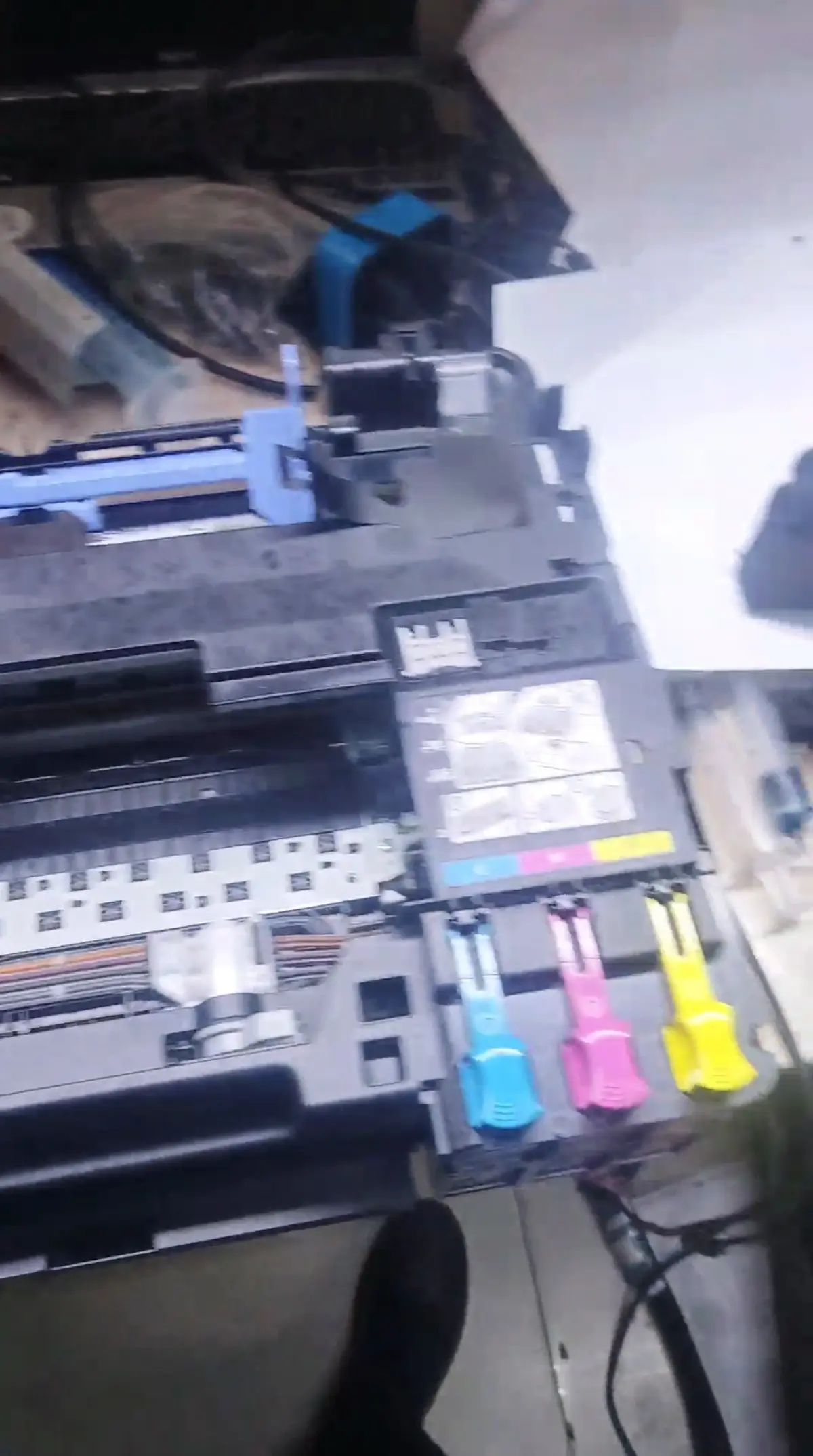 За время работы с чем только не сталкиваешься и перестаёшь удивляться. Однажды пришла женщина с проблемой: принтер не захватывает бумагу. Ну что ж, проведём диагностику | Сетка — социальная сеть от hh.ru