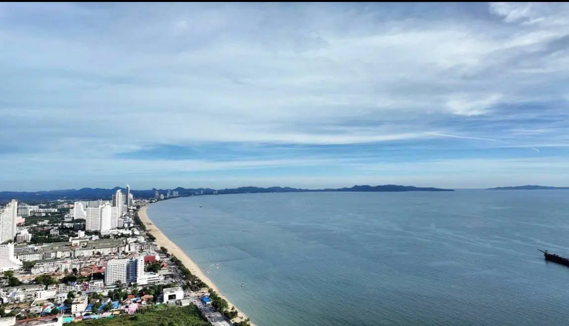 💜💜💜💜Copacabana: готовая квартира 35 м² на первой линии Джомтьена 🌊
Кондо, который знают все. Локация, которую выбирают арендаторы в первую очередь.
Два варианта, выбираете вы:
💜 Личное проживание | Сетка — социальная сеть от hh.ru