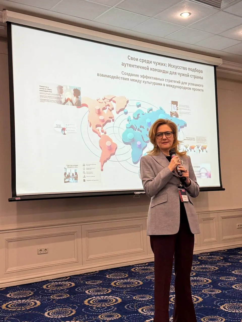 Активно работаем на конференции, общаемся с коллегами, обсуждаем тренды, современные подходы и практики .
В 18:00 начинается работа в группах | Сетка — социальная сеть от hh.ru