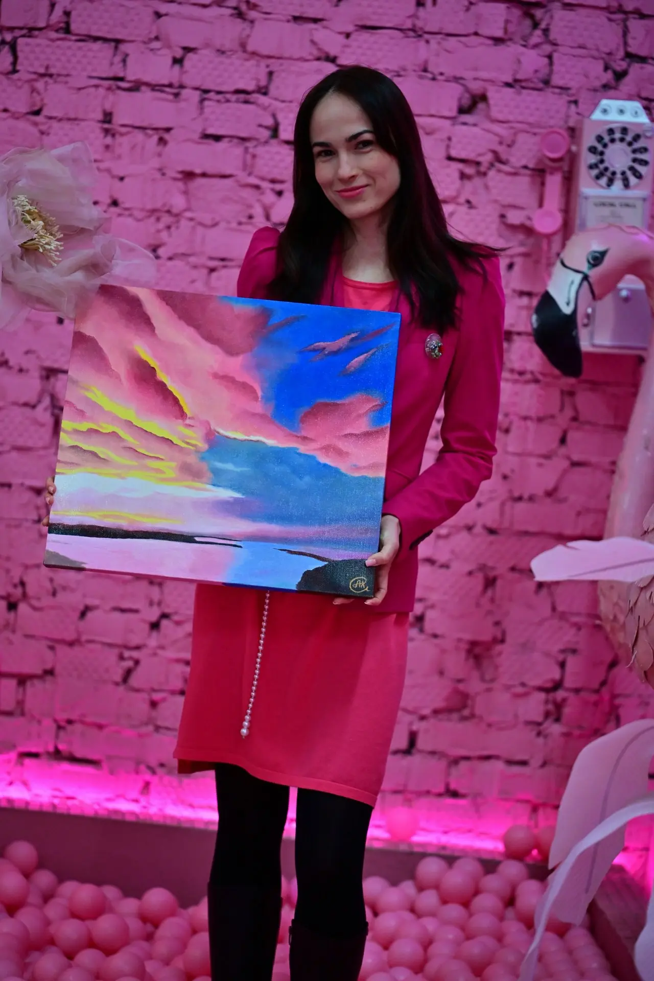 Что в руках у художника? Рассвет! Мы отбирали участников по картинам, но так уж вышло, что не только работы, но и сами авторы оказались яркими и энергичными! Таким безапелляционно насыщенным было glam... | Сетка — социальная сеть от hh.ru