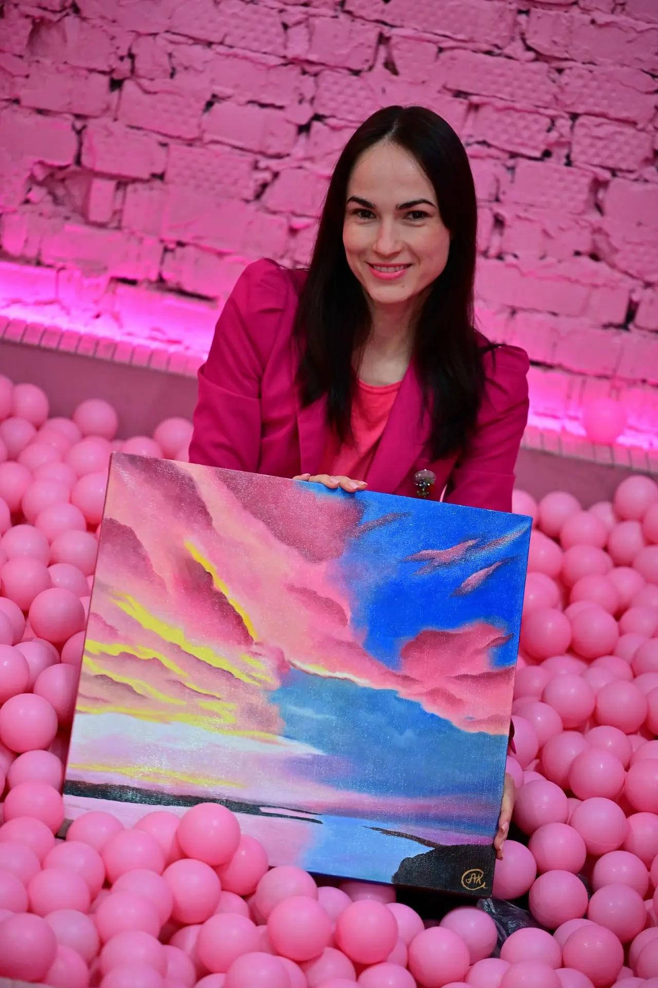 Что в руках у художника? Рассвет! Мы отбирали участников по картинам, но так уж вышло, что не только работы, но и сами авторы оказались яркими и энергичными! Таким безапелляционно насыщенным было glam... | Сетка — социальная сеть от hh.ru