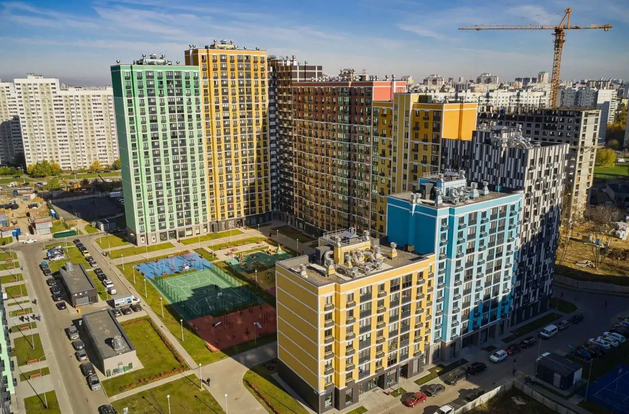 ✅ Разбор ЖК в ЗАО
Так как данный ЖК довольно большим спросом пользуется среди наших, хотела бы немного разобрать все плюсы и минусы
🏢 ЖК находится за МКАДом в районе Солнцево и относится к ЗАО г | Сетка — социальная сеть от hh.ru