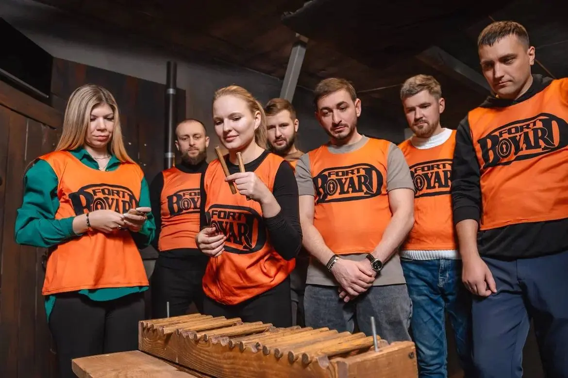 Мне удалось познакомиться с владельцем двух филиалов легендарного FORT BOYARD 😎
Мы изнутри посмотрели как устроен бизнес, который делает своими клиентами каждого второго целевого ребенка в городе, зад... | Сетка — социальная сеть от hh.ru