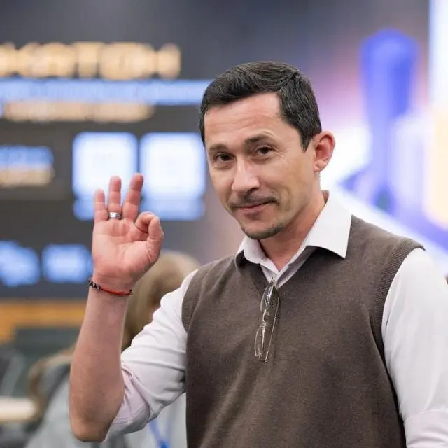 #СвоиЛюди
Свои люди: Сергей Жариков
Знаю Сергея лично: неоднократно созванивались, встречались, играли в покер, запускали проекты.
А какие вопросы он задает скипетрам ... Ммм.. | Сетка — социальная сеть от hh.ru