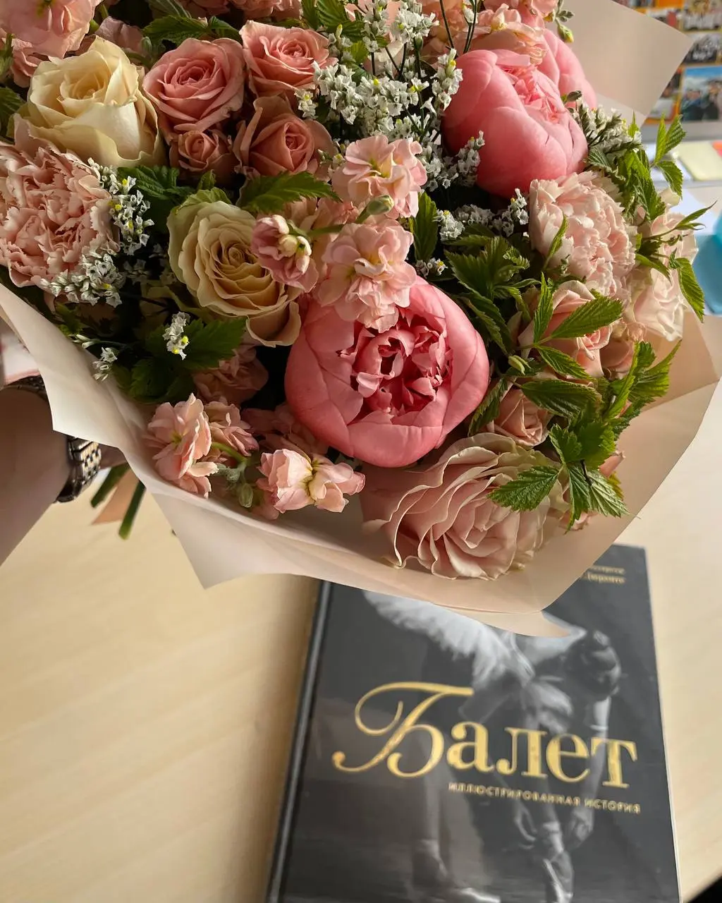 Традиционно нужный всем пост перед 8 марта💐
Варианты подарков, которые безошибочны с точки зрения этикета
⚜️Фарфор (вопреки расхожему мнению он не всегда стоит больших денег) | Сетка — социальная сеть от hh.ru