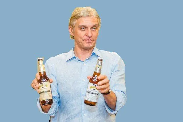 Пятница, драгоценные! 🍺
Ну что, снова откупориваем пенное? На очереди у нас — пиво Тинькофф! Как пиво стало банком? Ну блин, а когда алкоголь не был валютой в рф? Я как-то читал биографию одного русск... | Сетка — социальная сеть от hh.ru