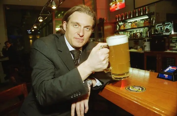 Пятница, драгоценные! 🍺
Ну что, снова откупориваем пенное? На очереди у нас — пиво Тинькофф! Как пиво стало банком? Ну блин, а когда алкоголь не был валютой в рф? Я как-то читал биографию одного русск... | Сетка — социальная сеть от hh.ru