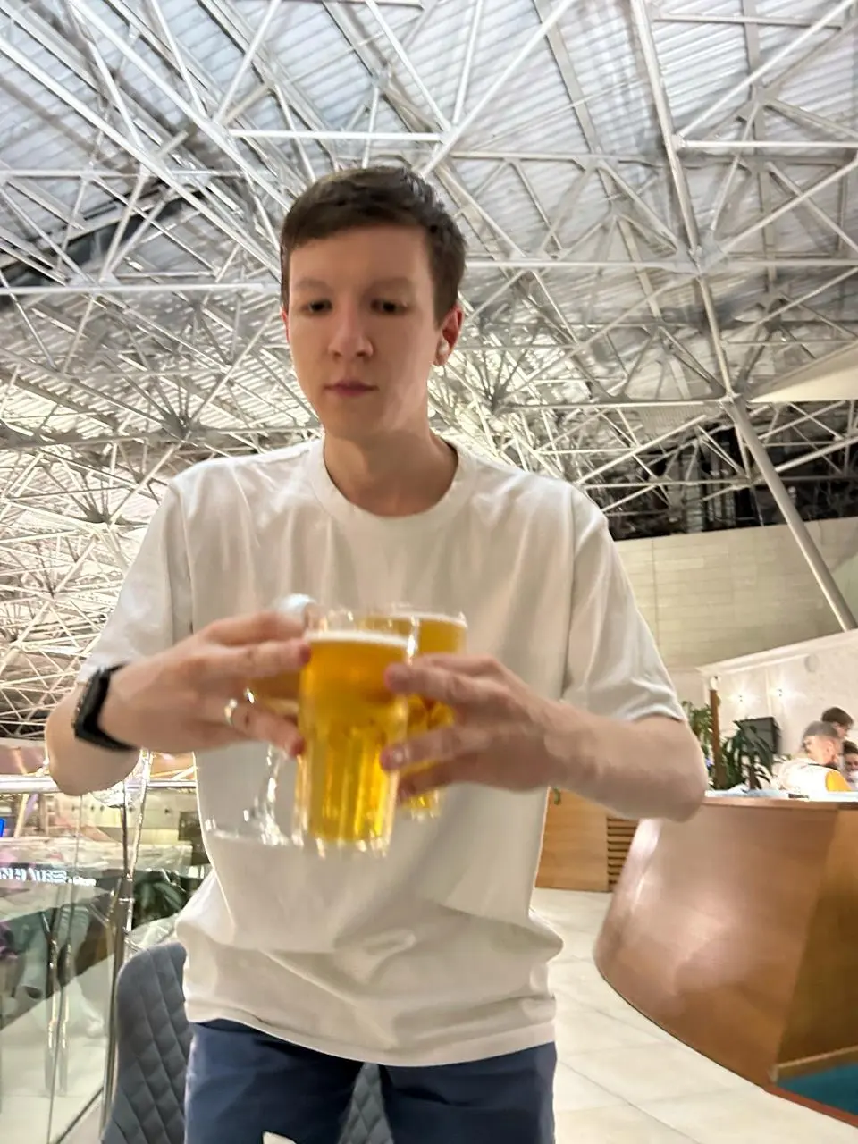 Пятница, драгоценные! 🍺
Ну что, снова откупориваем пенное? На очереди у нас — пиво Тинькофф! Как пиво стало банком? Ну блин, а когда алкоголь не был валютой в рф? Я как-то читал биографию одного русск... | Сетка — социальная сеть от hh.ru