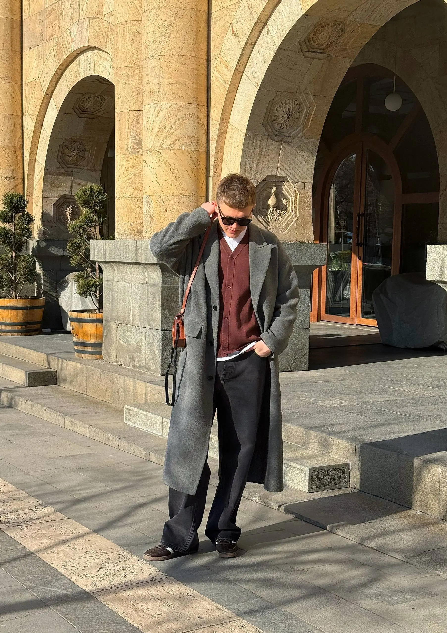 Алло!
Не могу сейчас разговаривать, я в Армении!
Но ты же сам позвонил!?
Все давай пока | Сетка — социальная сеть от hh.ru