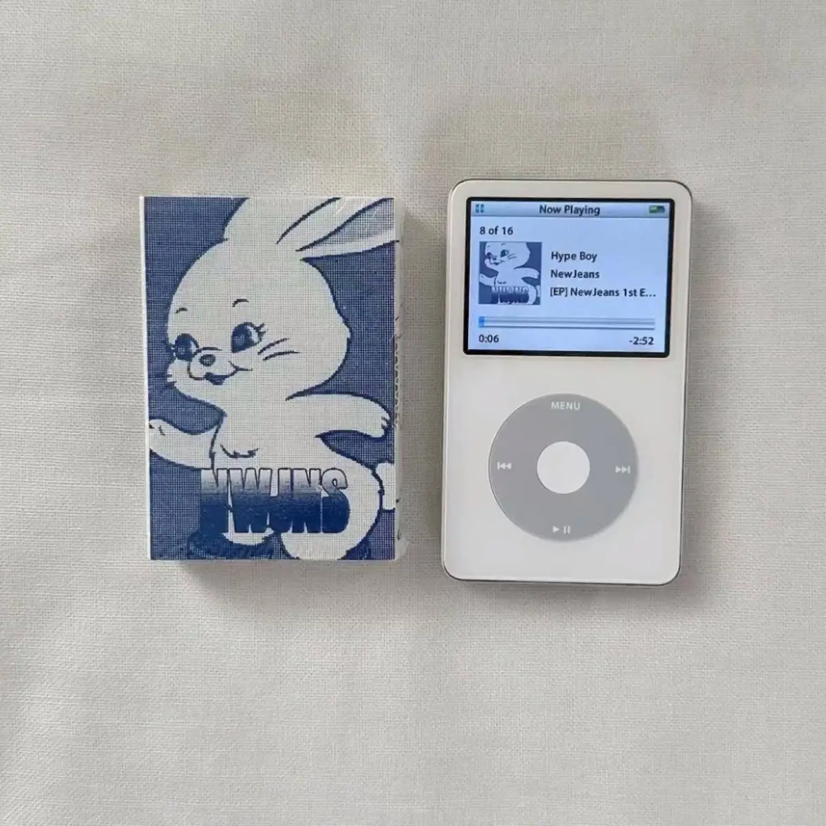 Интересный тренд, iPod возвращается: зумеры массово скупают плеер, чтобы сбежать от уведомлений
В мире гаджетов необычное явление: рост интереса к iPod, которые сняли с продаж еще в 2022 году | Сетка — социальная сеть от hh.ru