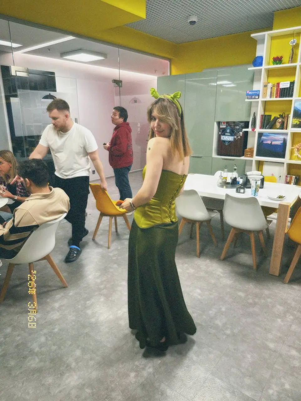 Это был очень хороший рабочий день 💔
Я всего месяц на новом месте, но уже в сердечке много теплых воспоминаний и замечательных людей!
Еду счастливая в аэропорт) скоро увижу свою семью 🫂 | Сетка — социальная сеть от hh.ru