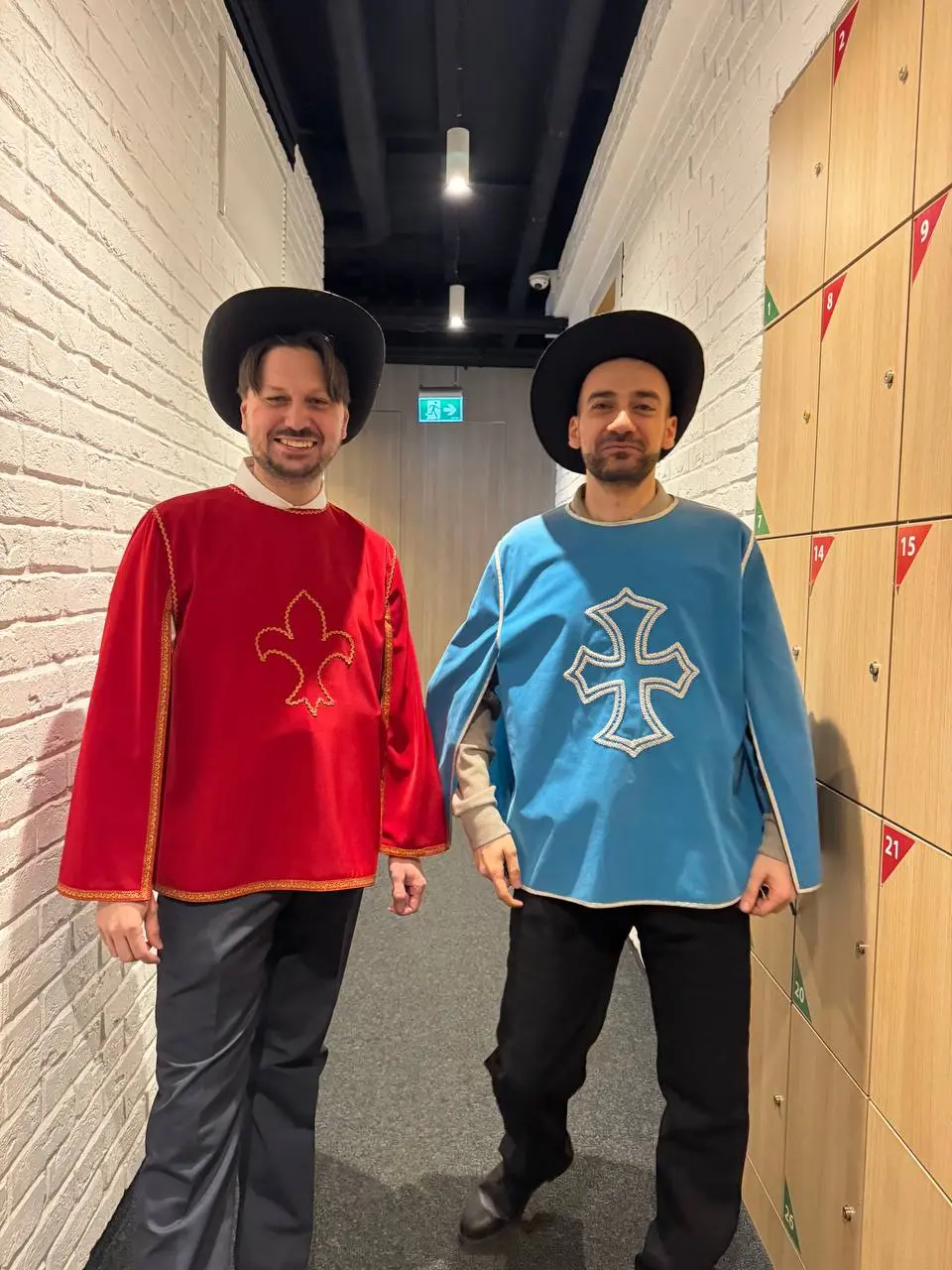 Очень теплый и красивый день🌸 наши мужчины #2mood в роли мушкетеров сегодня 😍
И хоть в нашей fashion индустрии на 10 девчонок всего 2 парней, но зато каждый 10 из 10🤩 | Сетка — социальная сеть от hh.ru