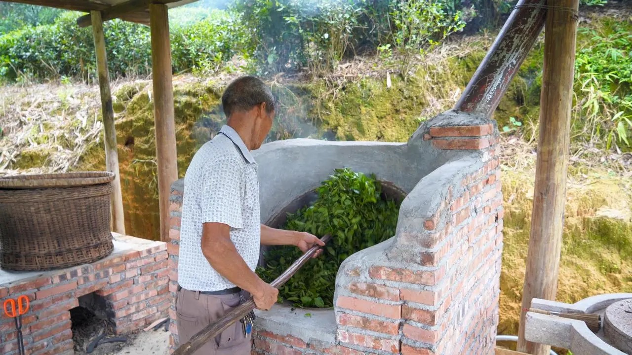 В научных новостях наткнулся на работу китайских специалистов, в которой описываются ароматические вещества и микроорганизмы темного чая Пукэн Ча. Я о таком чае никогда не слышал — и полез разбираться | Сетка — социальная сеть от hh.ru