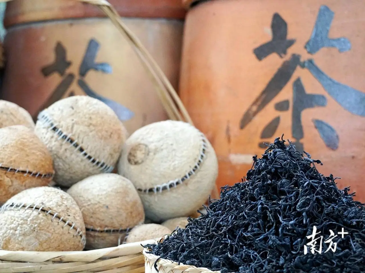 В научных новостях наткнулся на работу китайских специалистов, в которой описываются ароматические вещества и микроорганизмы темного чая Пукэн Ча. Я о таком чае никогда не слышал — и полез разбираться | Сетка — социальная сеть от hh.ru