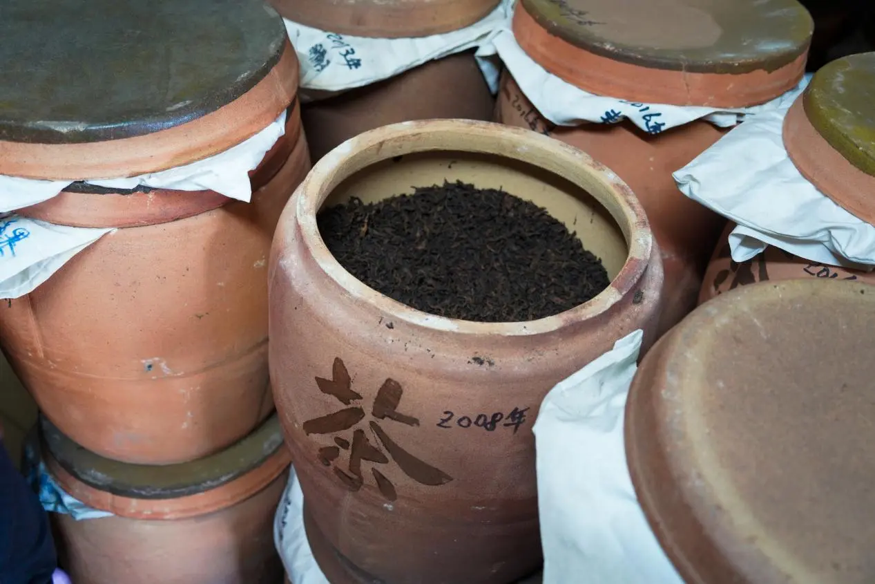 В научных новостях наткнулся на работу китайских специалистов, в которой описываются ароматические вещества и микроорганизмы темного чая Пукэн Ча. Я о таком чае никогда не слышал — и полез разбираться | Сетка — социальная сеть от hh.ru