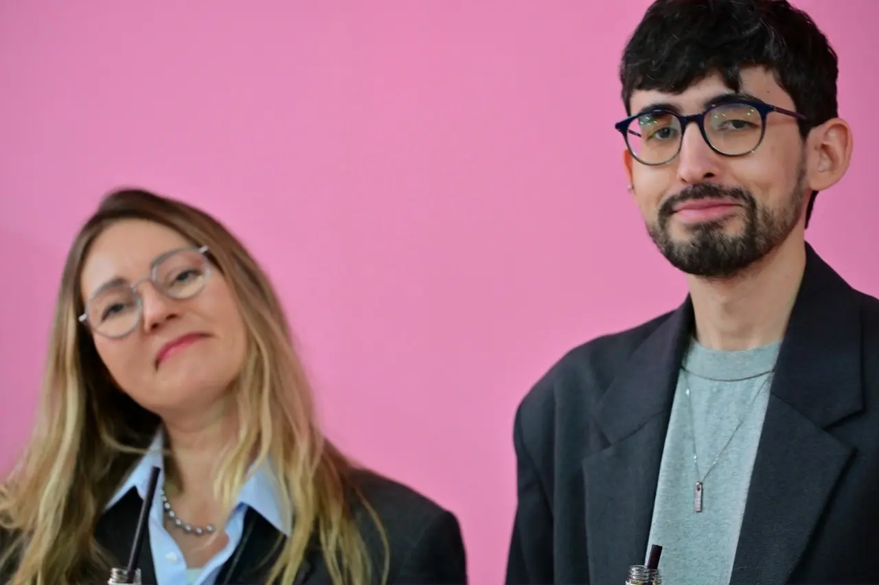 Знаете, почему так розово? Потому что это #ROZOVO! В кадре гости - основатели 'Genesis International Film Festival' / международного кино-фестиваля 'Дженезис' и Толкового клуба "ГЕНЕЗИС" в Москве - су... | Сетка — социальная сеть от hh.ru