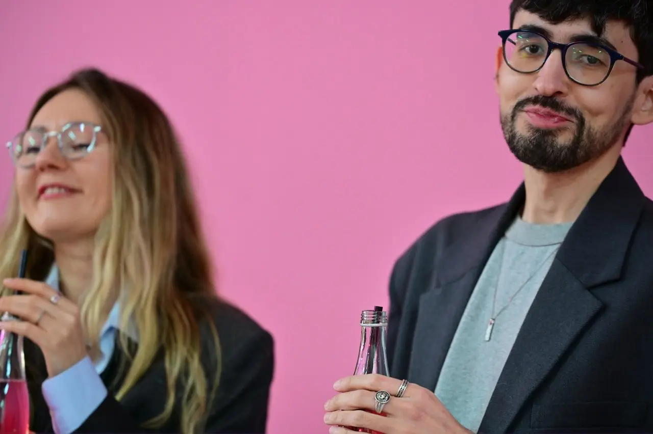 Знаете, почему так розово? Потому что это #ROZOVO! В кадре гости - основатели 'Genesis International Film Festival' / международного кино-фестиваля 'Дженезис' и Толкового клуба "ГЕНЕЗИС" в Москве - су... | Сетка — социальная сеть от hh.ru