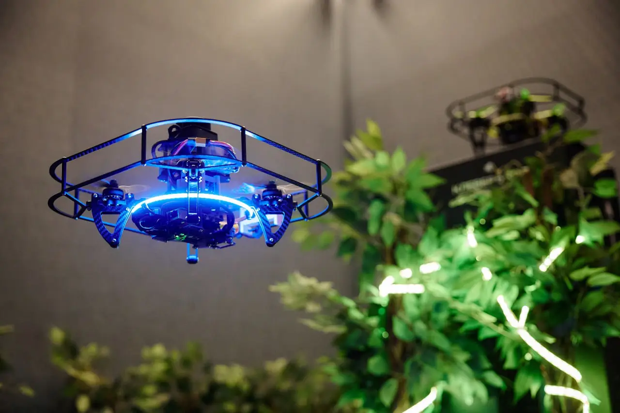 «Клевер COEX» при поддержке Университета 2035 и Федерации гонок дронов России представила на площадке «Дрон-гараж» новую линейку образовательных квадрокоптеров «Клевер 5»
В нее вошли учебные версии дл... | Сетка — социальная сеть от hh.ru