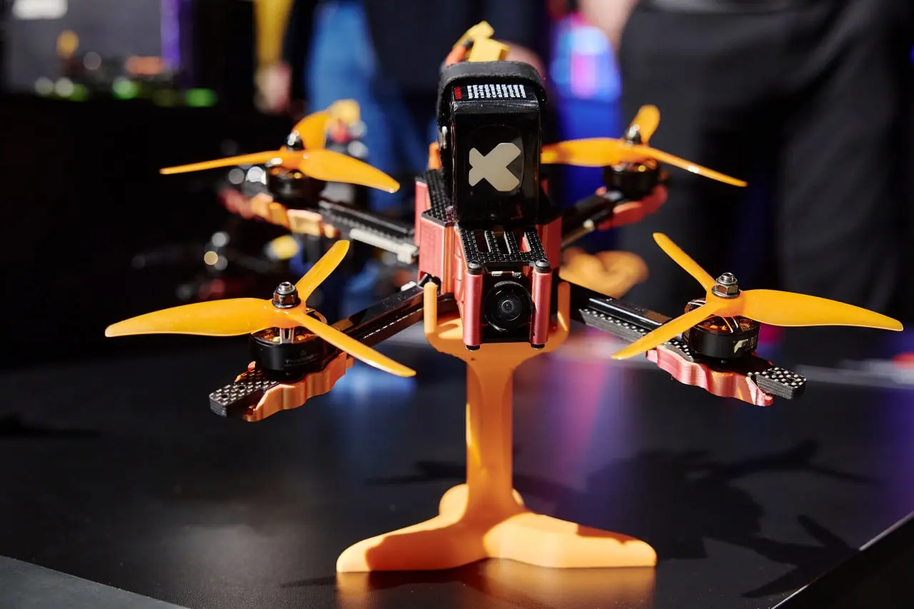 «Клевер COEX» при поддержке Университета 2035 и Федерации гонок дронов России представила на площадке «Дрон-гараж» новую линейку образовательных квадрокоптеров «Клевер 5»
В нее вошли учебные версии дл... | Сетка — социальная сеть от hh.ru