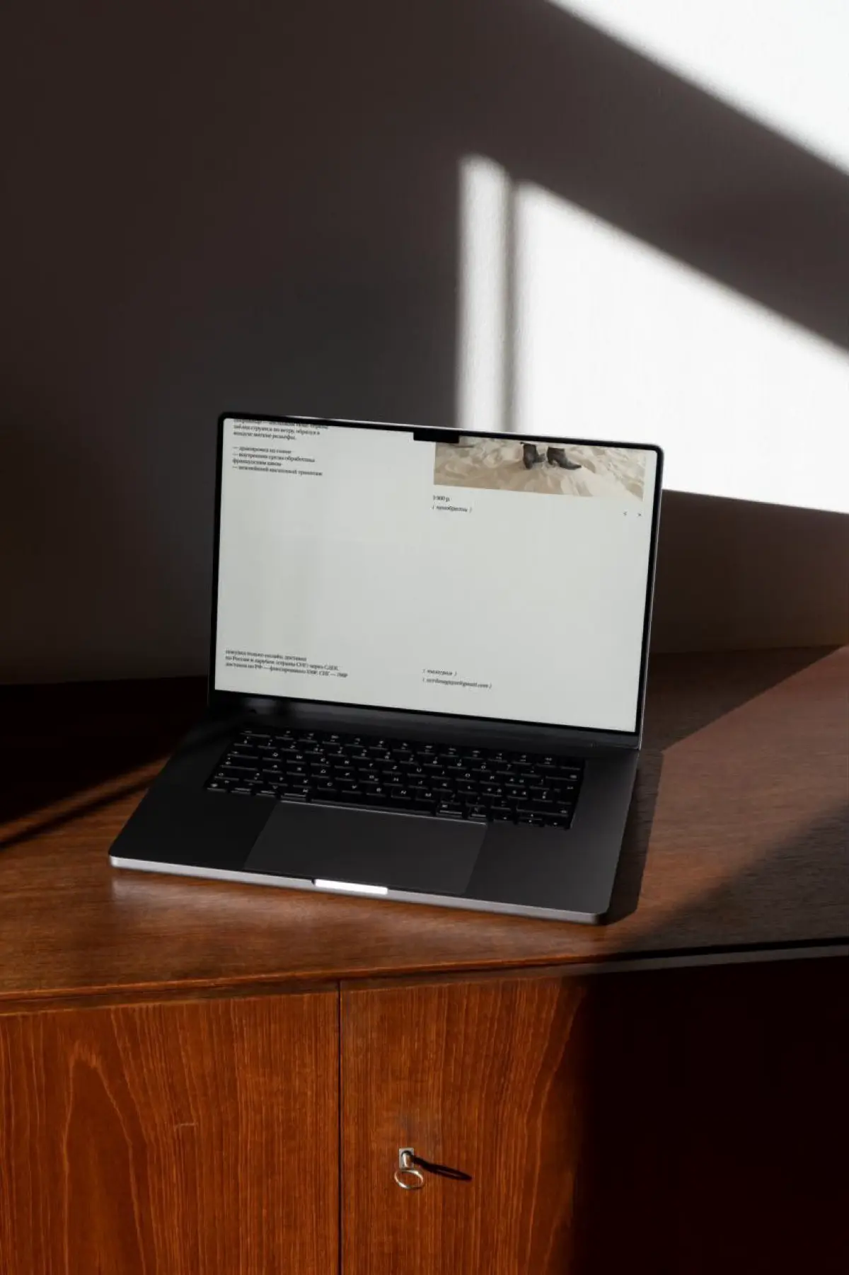 ( ива )
создаю слишком простой дизайн
https://roniniwa.taptop.site/ | Сетка — социальная сеть от hh.ru