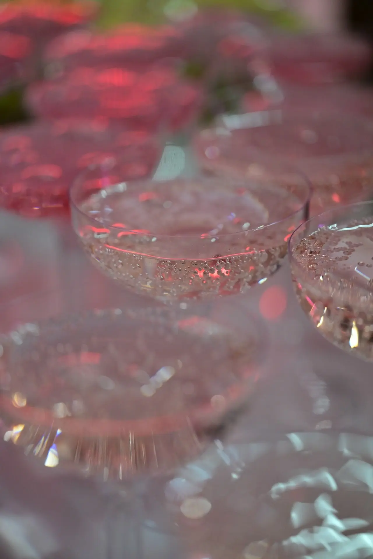 Девушки, пусть Ваша жизнь будет невероятной! Искрящейся и радостной, как весёлые пузырьки розового шaмпaнскoгo! Безалкогольная арт-вечеринка #ROZOVO шлёт всем привет!
Арман Райн в объективе фотографа ... | Сетка — социальная сеть от hh.ru