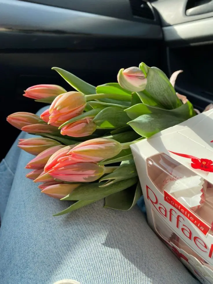 Девочки мои, полуночницы, совы, любительницы кофе и красивых мыслей...
Сегодня 8 марта. И я хочу сказать вам то, что обычно не говорят в открытках.
Вы не обязаны быть красивыми к этому дню | Сетка — социальная сеть от hh.ru